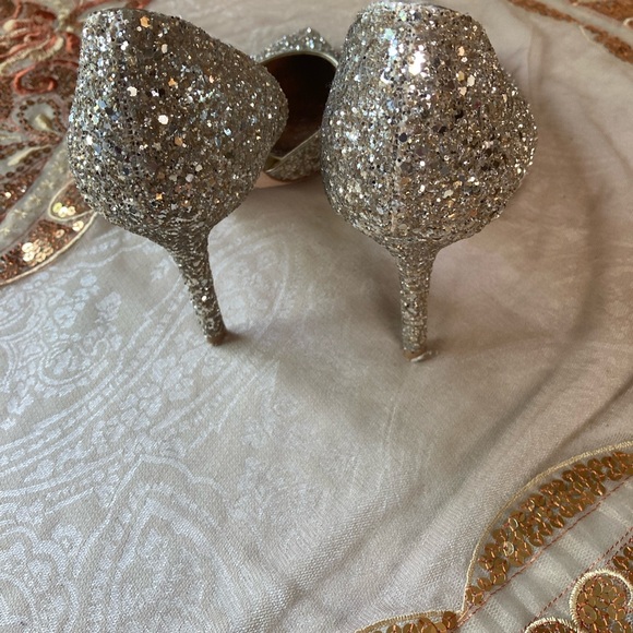 Badgley Mischka Silver Glitter Heels Timeless Elegance - Picture 4 of 6